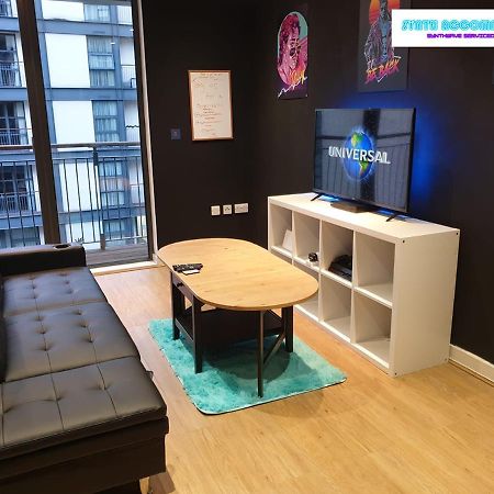80S Retro 1 Bedroom Serviced Apartment Canary Wharf Perfect For Corporate Business Families & Leisure Guests 伦敦 外观 照片